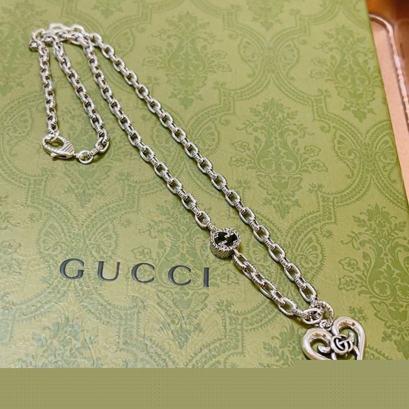G*u*i necklaces
